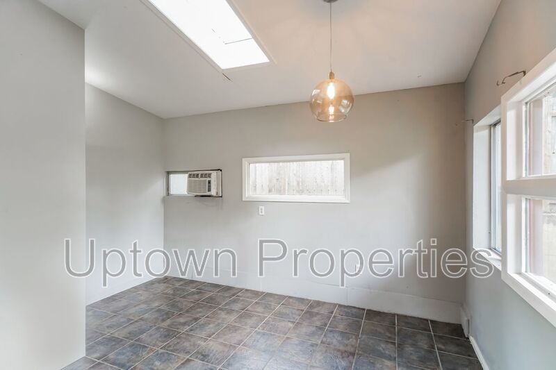Charming Eastmoreland 2 Bed with Bonus Room +Outdoor Space + Fenced Yard property image
