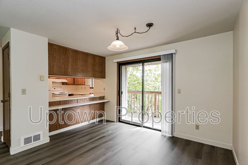 Hillsdale/Multnomah Village 2 bed 1.5 bth Townhome + W/D Hookups +Parking + New Wood Floors! property image