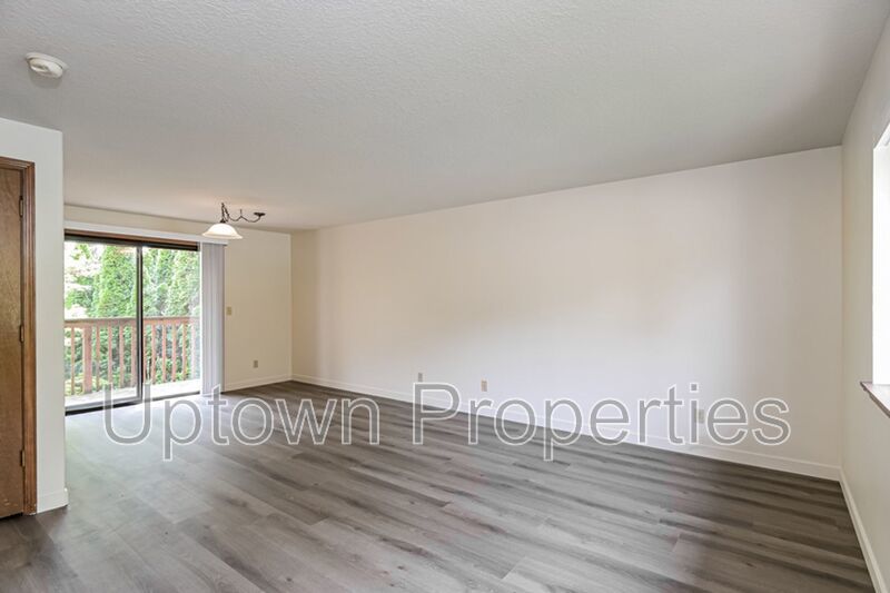 Hillsdale/Multnomah Village 2 bed 1.5 bth Townhome + W/D Hookups +Parking + New Wood Floors! property image