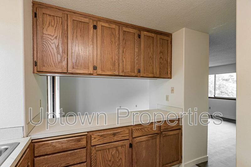 Hillsdale/Multnomah Village 2 bed 1.5 bth Townhome + W/D Hookups +Parking + New Wood Floors! property image