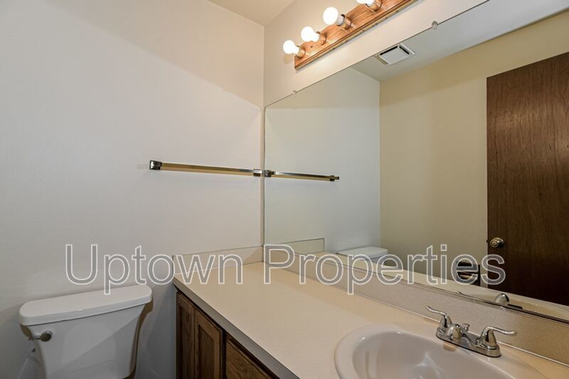 Hillsdale/Multnomah Village 2 bed 1.5 bth Townhome + W/D Hookups +Parking + New Wood Floors! property image