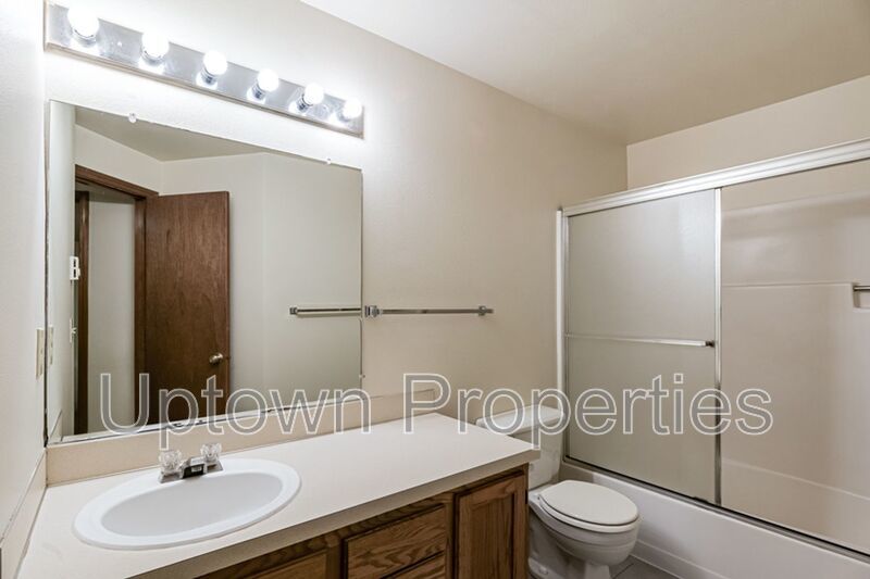 Hillsdale/Multnomah Village 2 bed 1.5 bth Townhome + W/D Hookups +Parking + New Wood Floors! property image