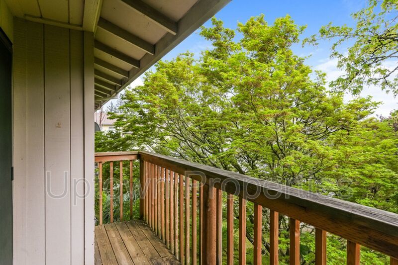 Hillsdale/Multnomah Village 2 bed 1.5 bth Townhome + W/D Hookups +Parking + New Wood Floors! property image