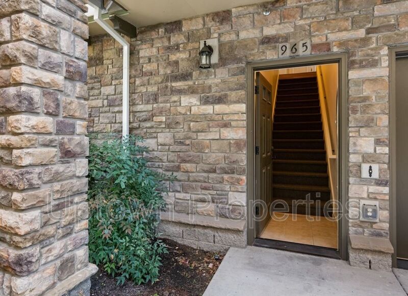 2/2.5 bth Townhome + Garage + A/C + W/D + Balcony + Pets Welcome!! property image
