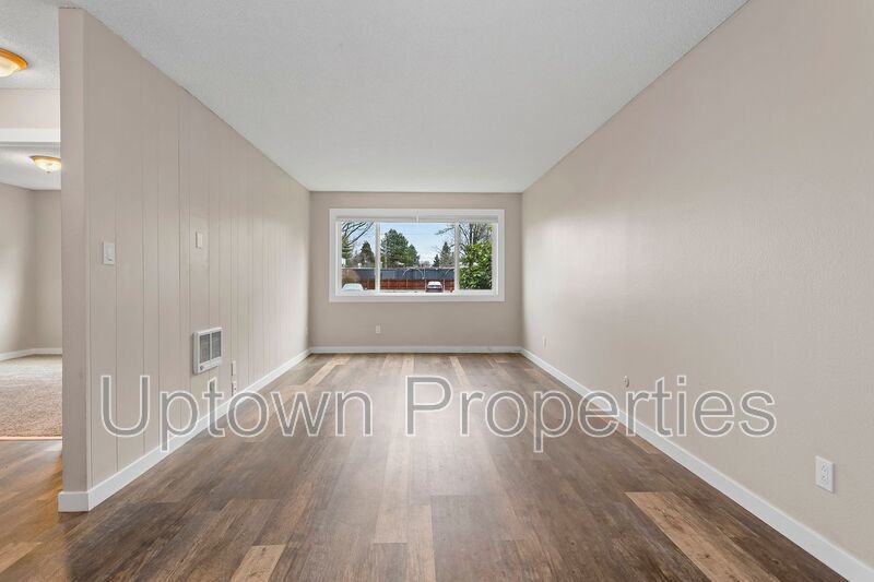 Montavilla Top Floor 1 bed/1 bath + Off Street Parking + On Site Laundry property image