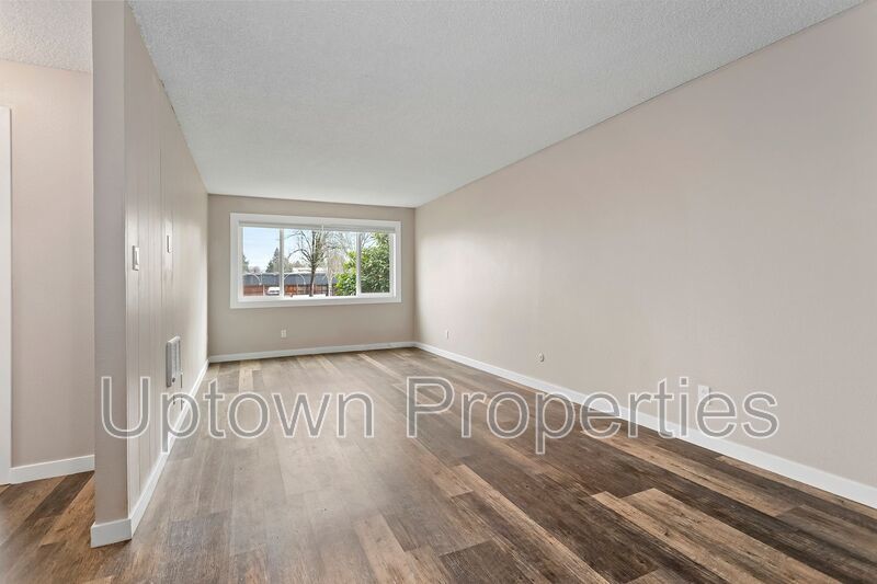 Montavilla Top Floor 1 bed/1 bath + Off Street Parking + On Site Laundry property image