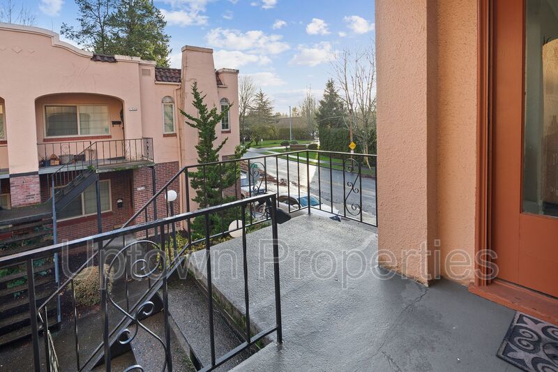 Newly Renovated + Hardwood Floors in Spacious 1 Bed/1 Bath with PARKING INCLUDED!! property image