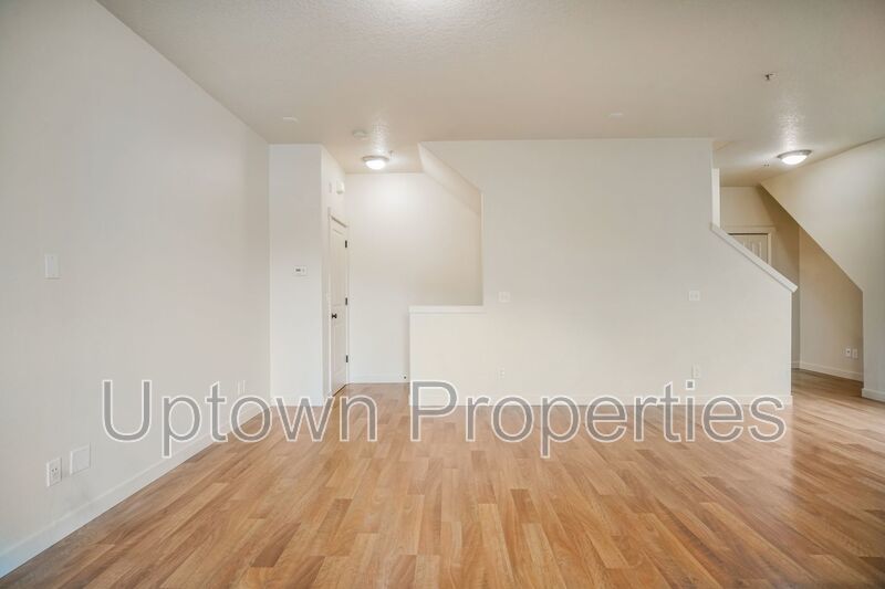 2/2.5 bth Townhome + Garage + A/C + W/D + Balcony + Pets Welcome!! property image