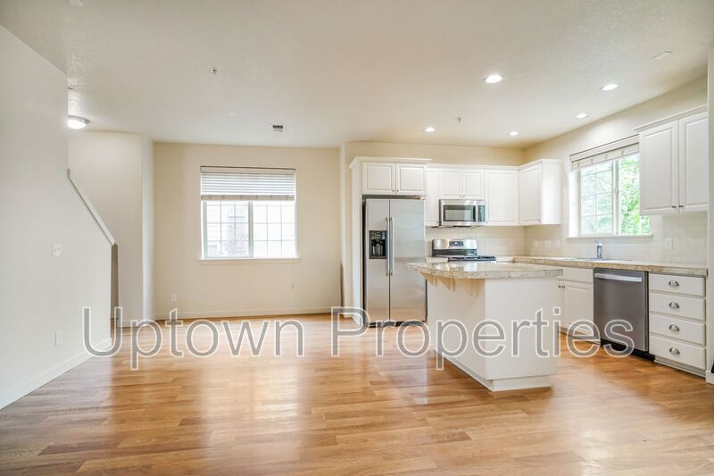 2/2.5 bth Townhome + Garage + A/C + W/D + Balcony + Pets Welcome!! property image