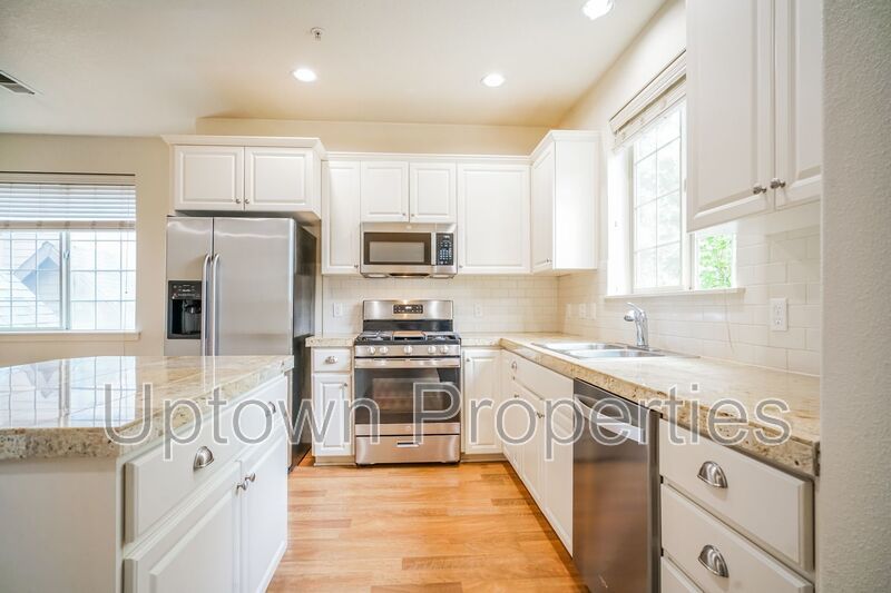 2/2.5 bth Townhome + Garage + A/C + W/D + Balcony + Pets Welcome!! property image