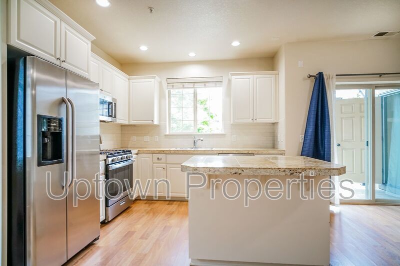 2/2.5 bth Townhome + Garage + A/C + W/D + Balcony + Pets Welcome!! property image