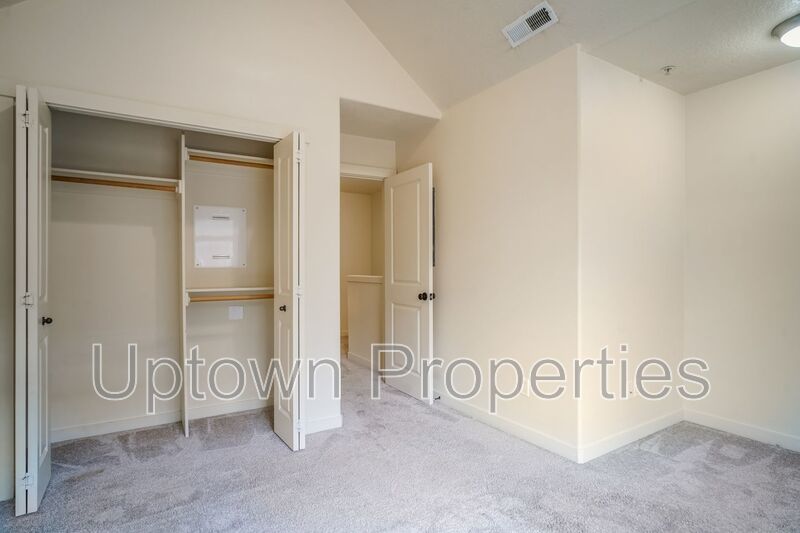 2/2.5 bth Townhome + Garage + A/C + W/D + Balcony + Pets Welcome!! property image