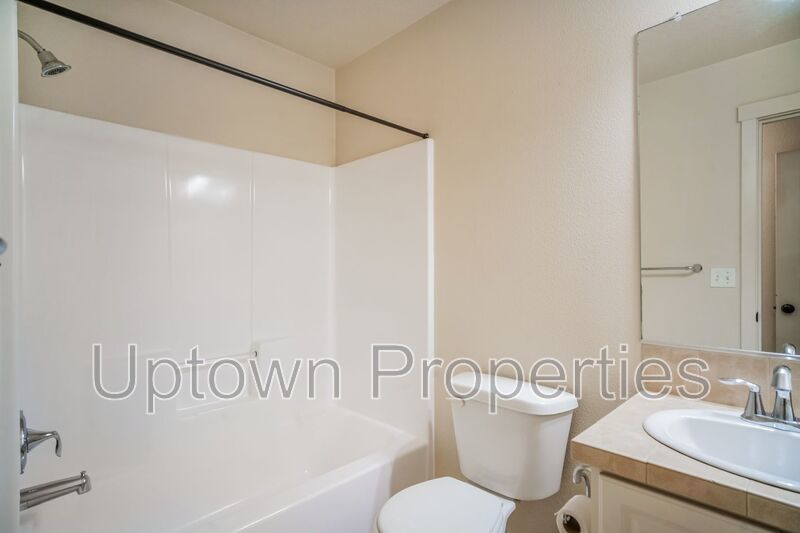 2/2.5 bth Townhome + Garage + A/C + W/D + Balcony + Pets Welcome!! property image