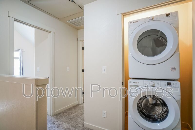 2/2.5 bth Townhome + Garage + A/C + W/D + Balcony + Pets Welcome!! property image
