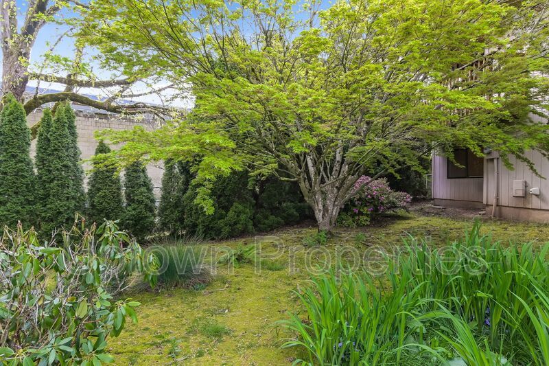 Hillsdale/Multnomah Village Ground Floor 1 bed  + Wood Floors + Parking included property image