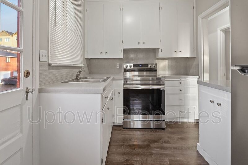 Newly Renovated + Hardwood Floors in Spacious 1 Bed/1 Bath with PARKING INCLUDED!! property image