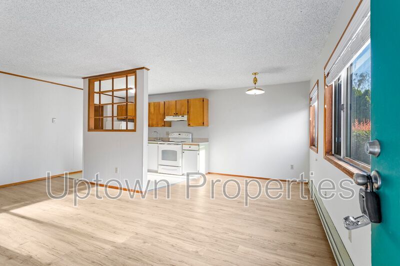 Hillsdale/Multnomah Village Ground Floor 1 bed  + Wood Floors + Parking included property image