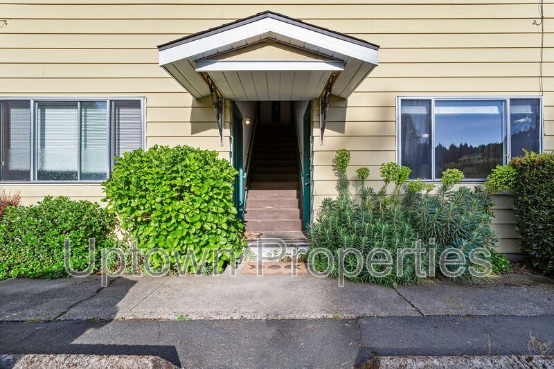 Hillsdale/Multnomah Village Ground Floor 1 bed  + Wood Floors + Parking included property image