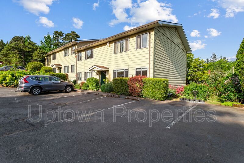 Hillsdale/Multnomah Village Ground Floor 1 bed  + Wood Floors + Parking included property image