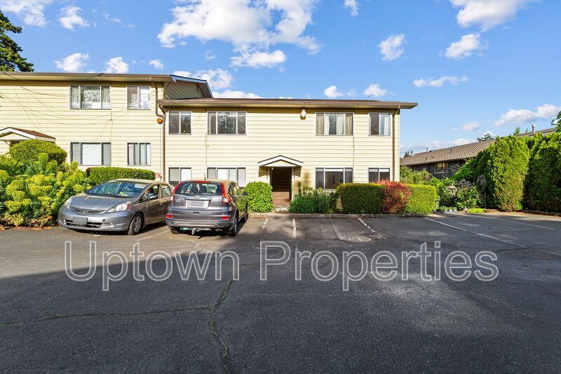 Hillsdale/Multnomah Village Ground Floor 1 bed  + Wood Floors + Parking included property image