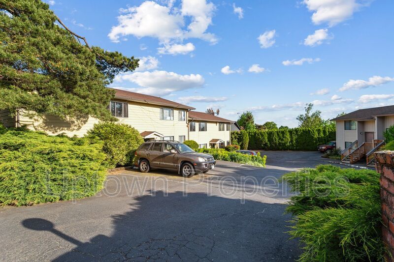 Hillsdale/Multnomah Village Ground Floor 1 bed  + Wood Floors + Parking included property image