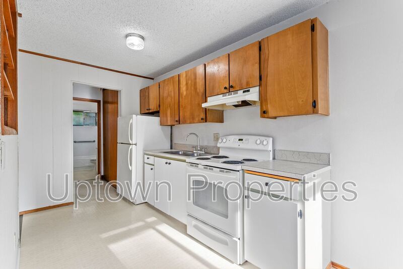 Hillsdale/Multnomah Village Ground Floor 1 bed  + Wood Floors + Parking included property image