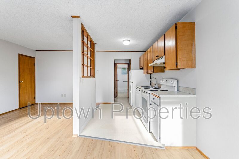 Hillsdale/Multnomah Village Ground Floor 1 bed  + Wood Floors + Parking included property image