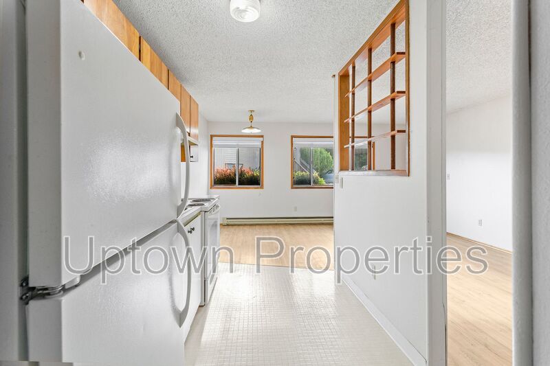 Hillsdale/Multnomah Village Ground Floor 1 bed  + Wood Floors + Parking included property image