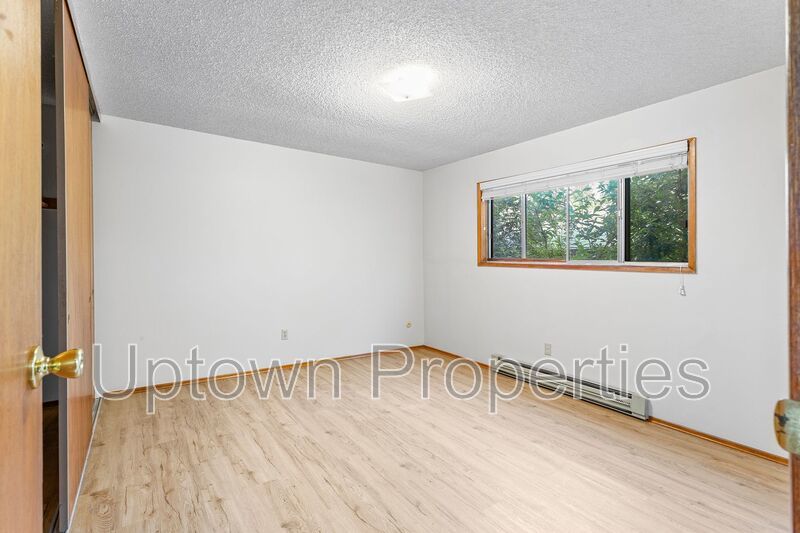 Hillsdale/Multnomah Village Ground Floor 1 bed  + Wood Floors + Parking included property image