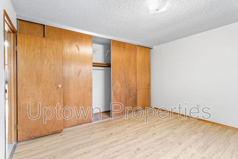Hillsdale/Multnomah Village Ground Floor 1 bed  + Wood Floors + Parking included property image