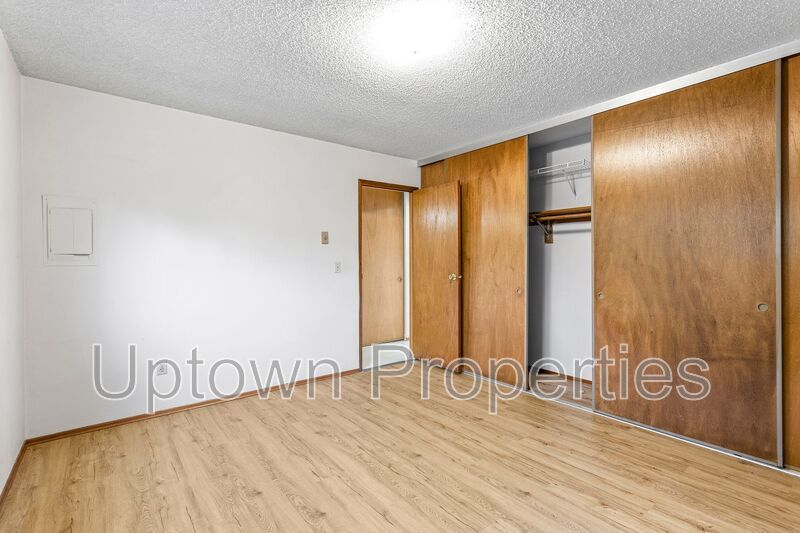 Hillsdale/Multnomah Village Ground Floor 1 bed  + Wood Floors + Parking included property image