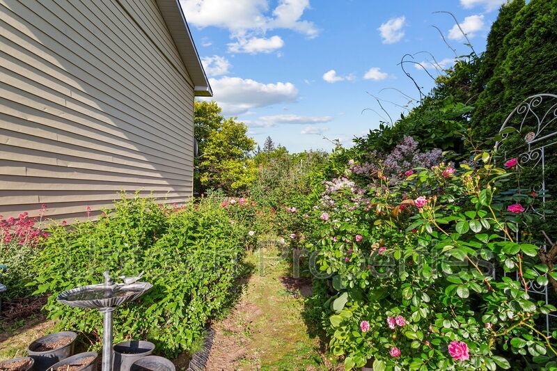 Hillsdale/Multnomah Village Ground Floor 1 bed  + Wood Floors + Parking included property image