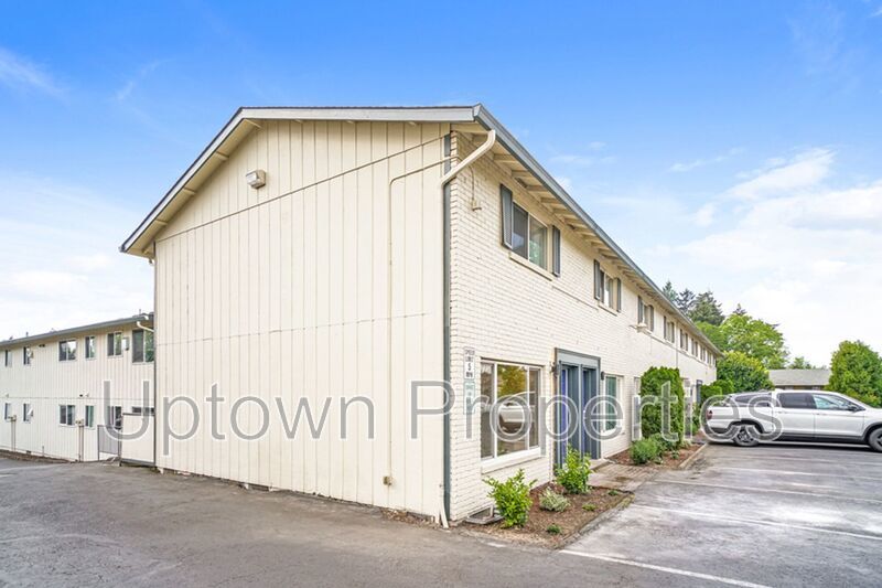 **June FREE RENT + $500 Security deposit + Application Fees Waived** Renovated 2 bed 1 bath Townhome w/ Private Yard - Wood Floors + Laundry Onsite - Walk to public transit!! property image