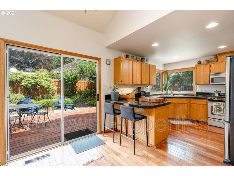 3BD| 2.5 BTH 2 Car Garage + Central Air + W/D + Fenced Yard in the Garden Home neighborhood! property image