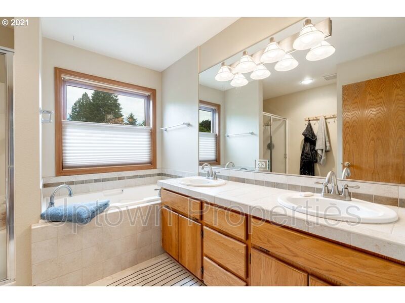 3BD| 2.5 BTH 2 Car Garage + Central Air + W/D + Fenced Yard in the Garden Home neighborhood! property image