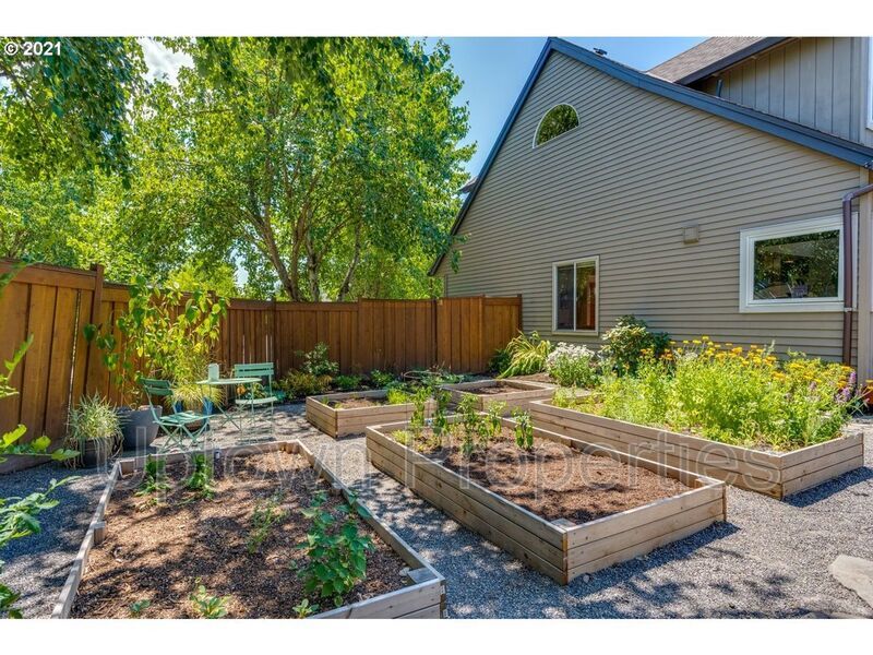 3BD| 2.5 BTH 2 Car Garage + Central Air + W/D + Fenced Yard in the Garden Home neighborhood! property image