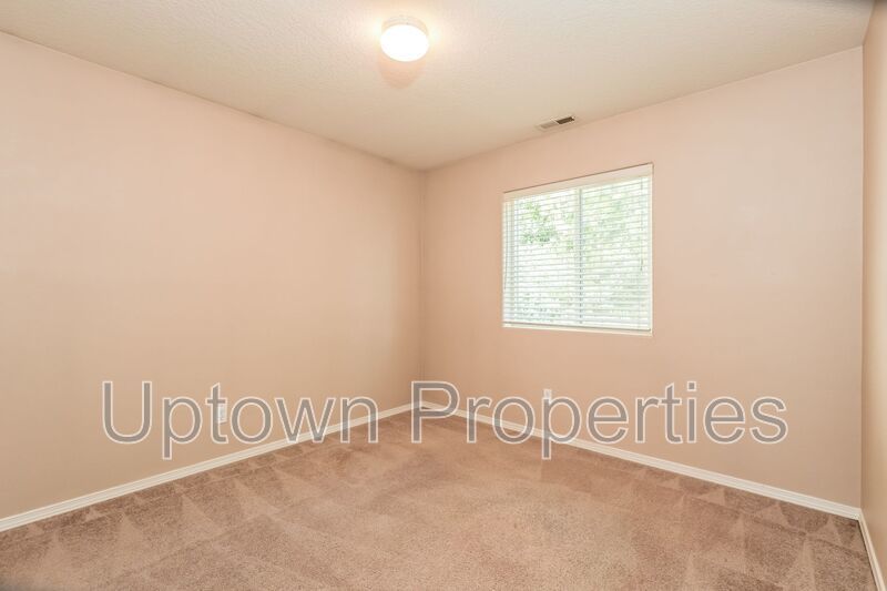 Progress Ridge 3 bed 2.5 bath + 1 -Car Garage + A/C + Fenced Yard property image