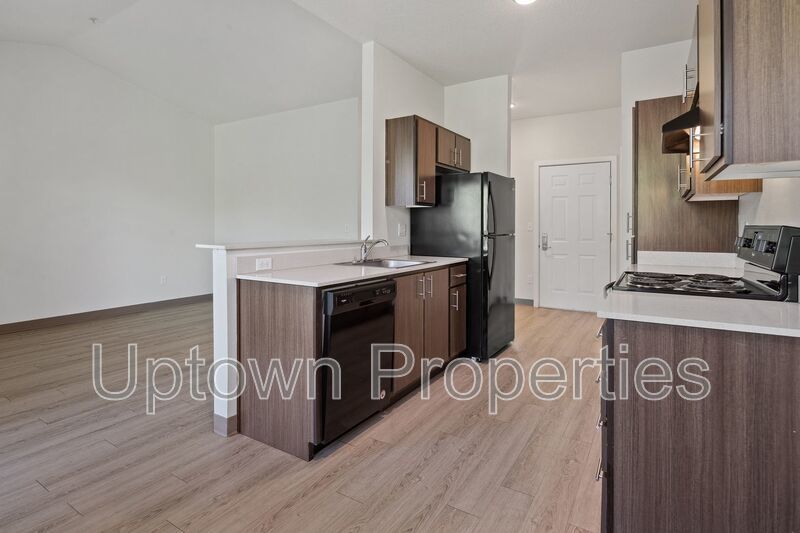 Early June Move-In for this Modern 1BD/1BTH 2nd floor apartment **corner apartment** property image