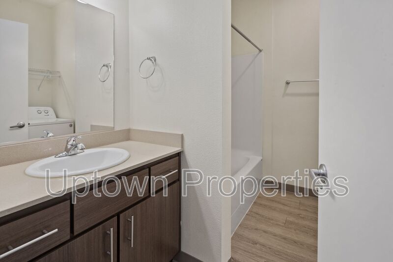 Early June Move-In for this Modern 1BD/1BTH 2nd floor apartment **corner apartment** property image