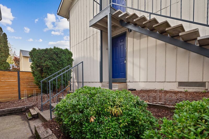 Reduced Deposit + $1000 FREE RENT+ Top Floor 2BR/1BATH w/Large balcony! property image