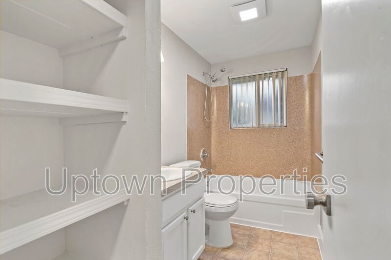 Ground Floor Single Level 3 bed 1 bath- Laundry Onsite - Walk to public transit + $1000 FREE RENT! property image