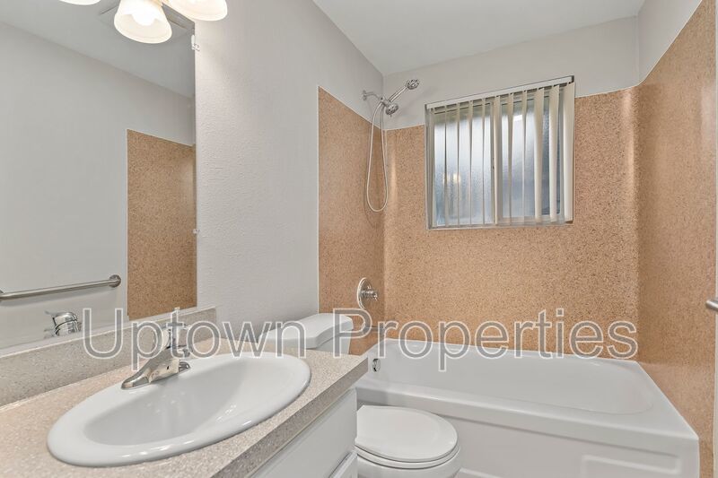 Ground Floor Single Level 3 bed 1 bath- Laundry Onsite - Walk to public transit + $1000 FREE RENT! property image