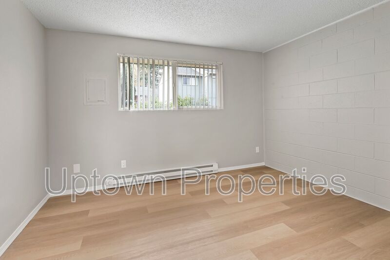 Ground Floor Single Level 3 bed 1 bath- Laundry Onsite - Walk to public transit + $1000 FREE RENT! property image