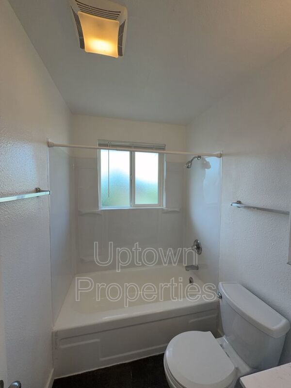 Renovated 2 bed 1 bath Townhome w/ Private Yard - Wood Floors + Laundry Onsite + JUNE RENT FREE! property image