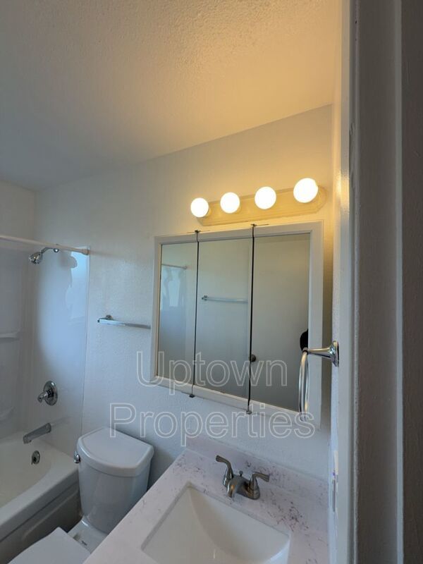Renovated 2 bed 1 bath Townhome w/ Private Yard - Wood Floors + Laundry Onsite + JUNE RENT FREE! property image