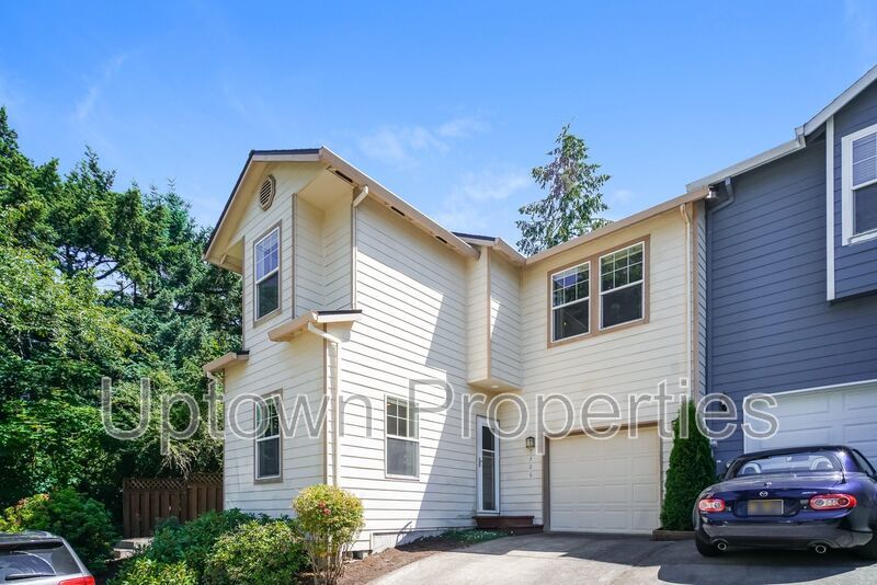 Multnomah Village 3BR 2.5bth Townhome | A/C, Garage, Small Yard & Near Parks + Trader Joe’s property image