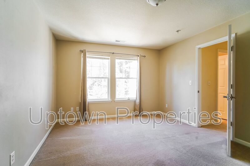 Multnomah Village 3BR 2.5bth Townhome | A/C, Garage, Small Yard & Near Parks + Trader Joe’s property image