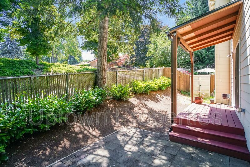 Multnomah Village 3BR 2.5bth Townhome | A/C, Garage, Small Yard & Near Parks + Trader Joe’s property image