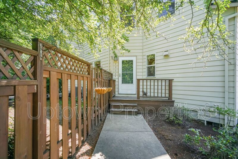 Multnomah Village 3BR 2.5bth Townhome | A/C, Garage, Small Yard & Near Parks + Trader Joe’s property image