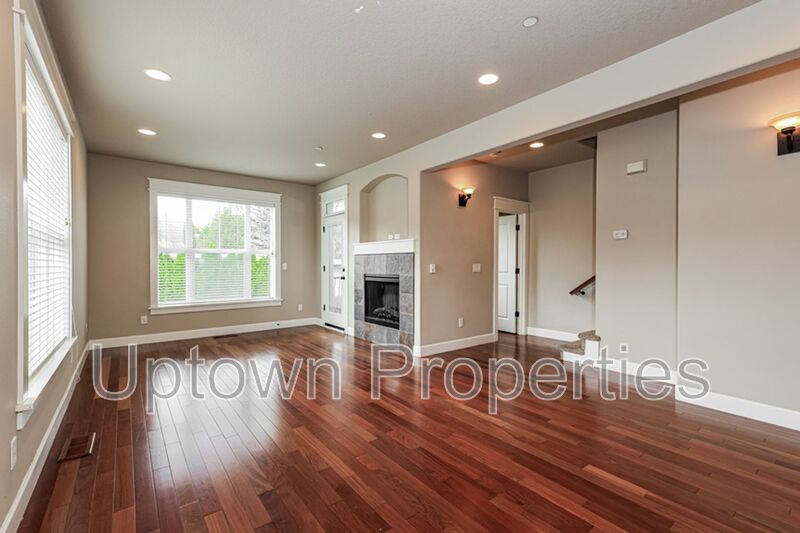 3BD 2.5BA + Bonus Room + Tri Level Townhouse w/Garage + AC + Balcony + Washer/Dryer property image